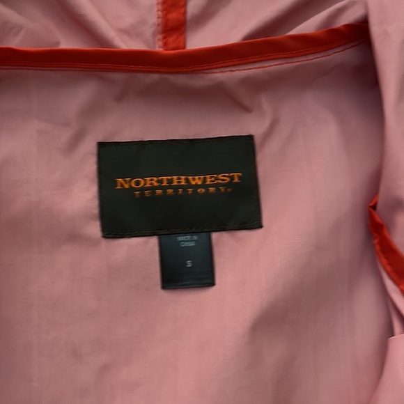 NWT Northwest Territory red rain hoodie jacket Size Small lightweight wi… - Picture 3 of 9